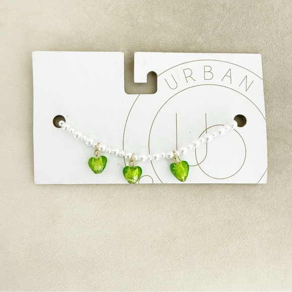 NWT Urban Outfitters Pearl and Green Heart Necklace - Picture 1 of 3